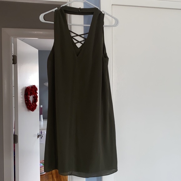 Green dress - Picture 3 of 4